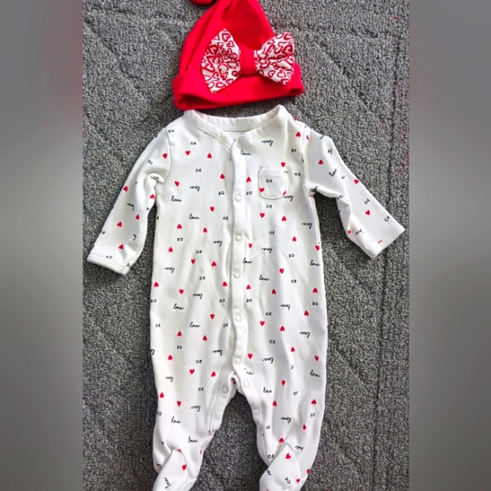 ❤️Valentines baby girl sleepand play with a hat❤️